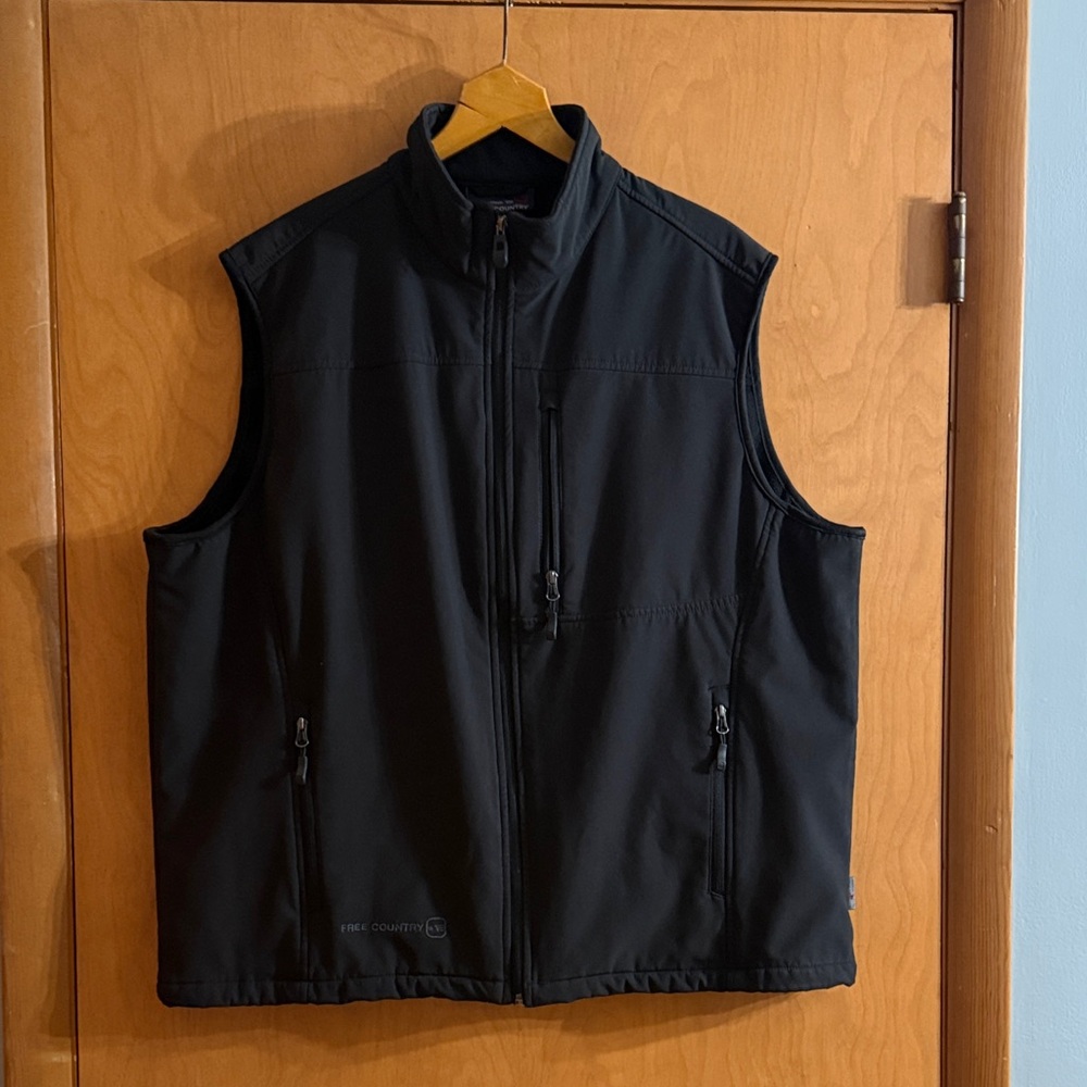 Free Country Men's Black Vest